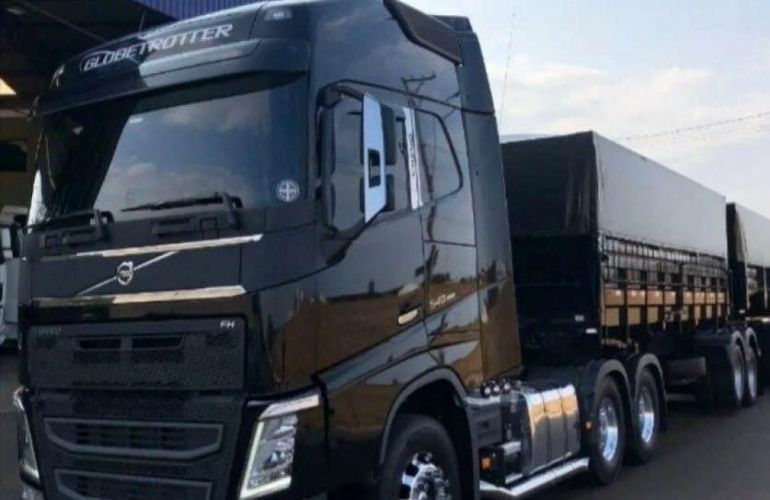 Caminhao Volvo Fh 540 Azul E Preto Zayyid