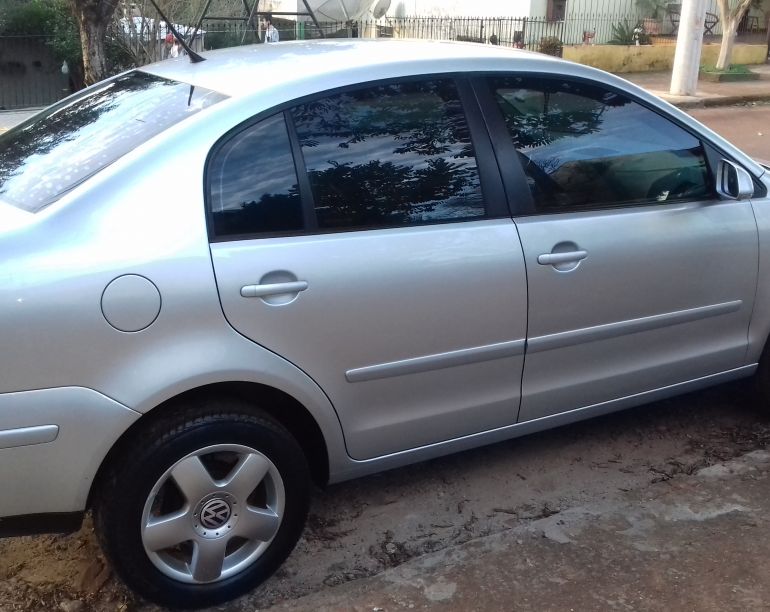 Volkswagen polo sedan 2011