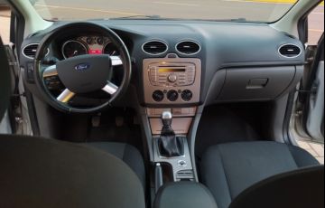 Ford Focus Sedan 2.0 16V - Foto #9