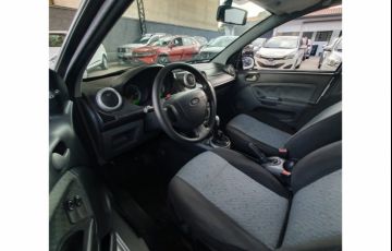 Ford Fiesta Hatch 1.0 (Flex) - Foto #8
