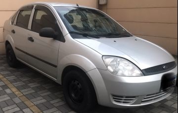 Ford Fiesta Sedan Personnalité 1.0 8V - Foto #1