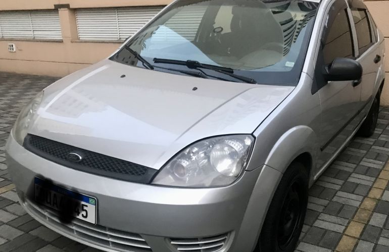 Ford Fiesta Sedan Personnalité 1.0 8V - Foto #4