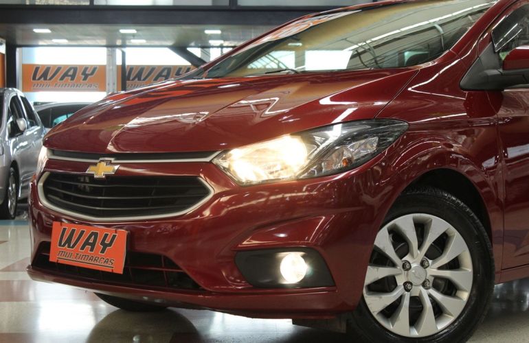 CHEVROLET - ONIX - 2017/2018 - Vermelha - R$ 63.800,00 - Tortelli Motors