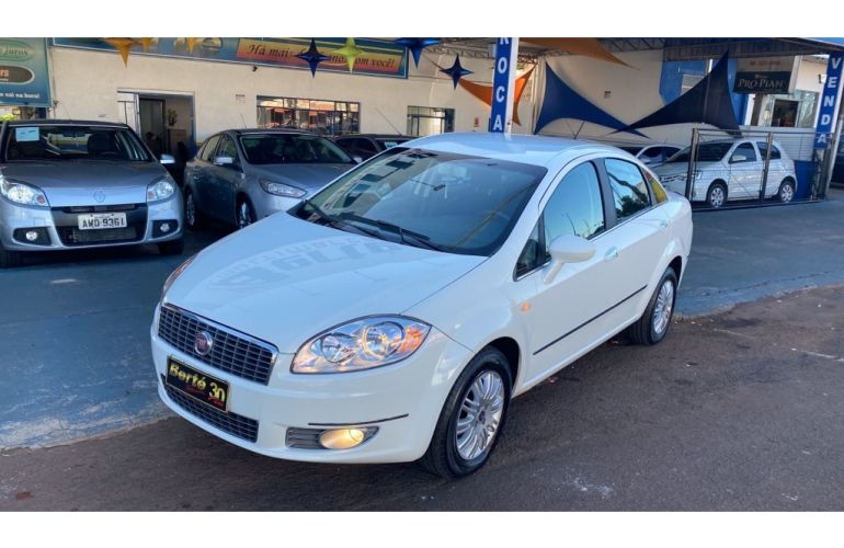 Fiat Linea Essence 1.8 16V (Flex) - Foto #1