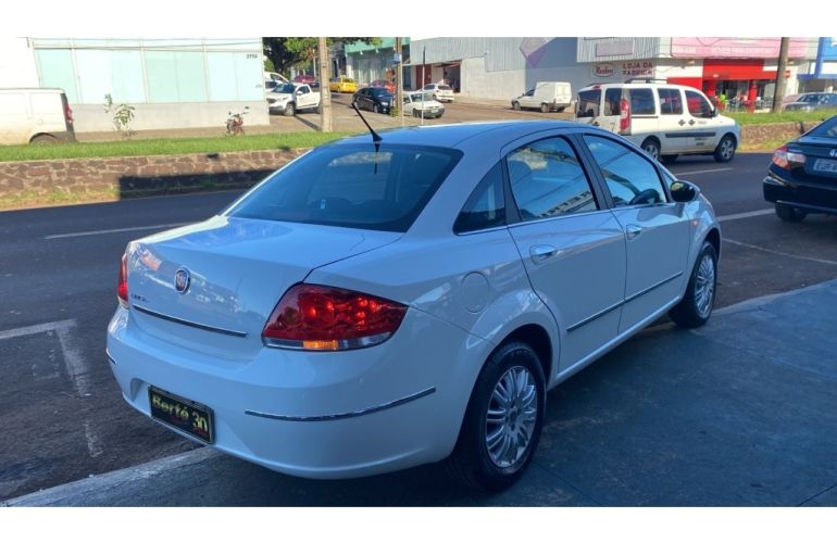 Fiat Linea Essence 1.8 16V (Flex) - Foto #4