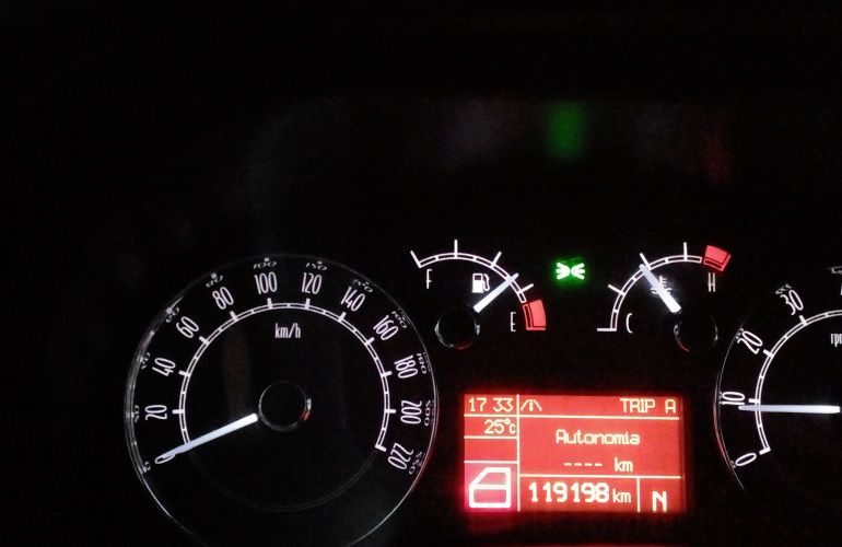 Fiat Linea LX 1.9 16V Dualogic (Flex) - Foto #3