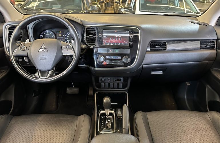 Mitsubishi Outlander 2.0 Comfort 16v - Foto #8
