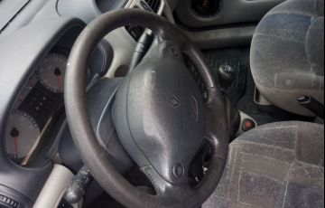 Renault Clio Sedan Privilége 1.0 16V - Foto #2
