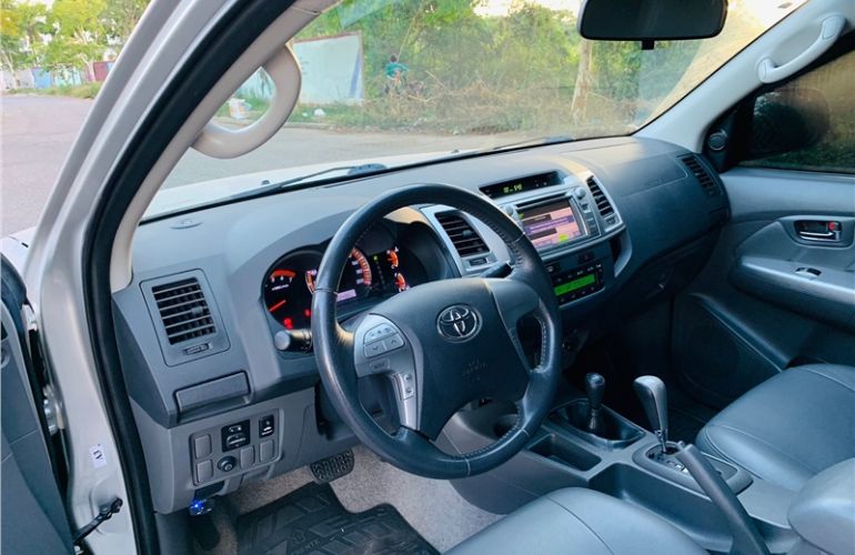 Toyota Hilux 2.7 Srv 4x4 CD 16V Flex 4p Automático - Foto #4