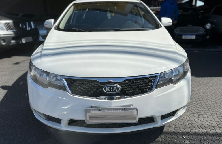 Kia Cerato 1.6 E.221 Sedan 16v - Foto #2
