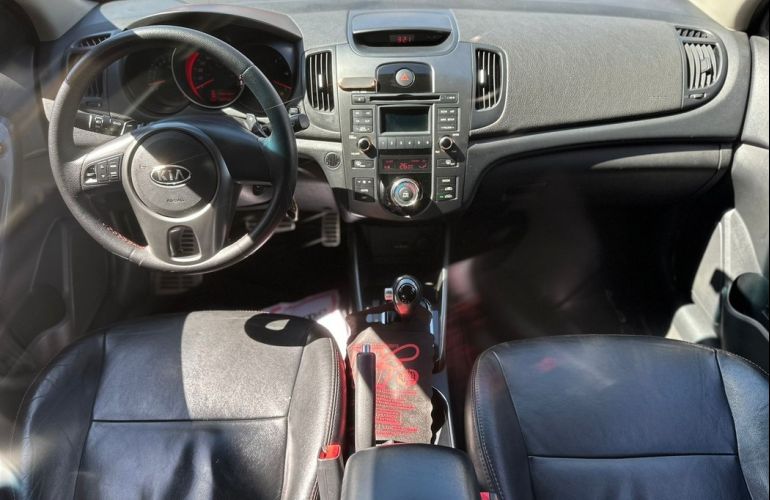 Kia Cerato 1.6 E.221 Sedan 16v - Foto #5