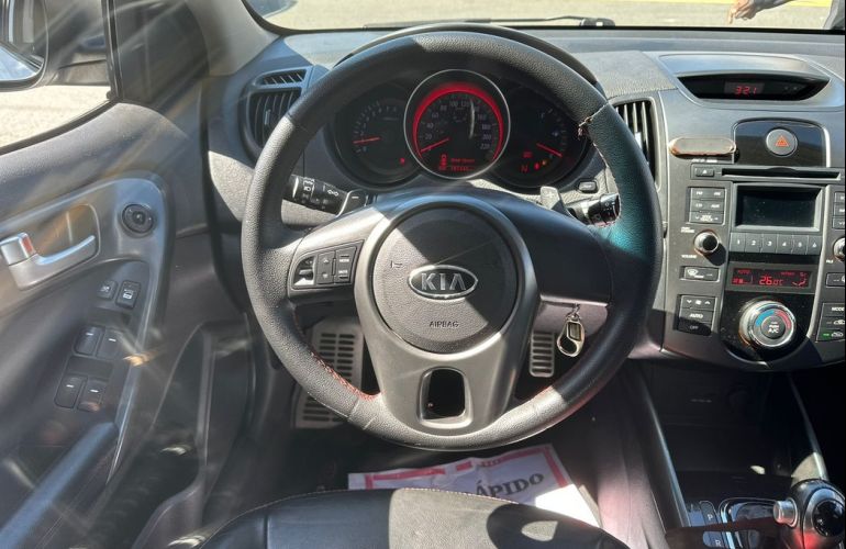 Kia Cerato 1.6 E.221 Sedan 16v - Foto #6