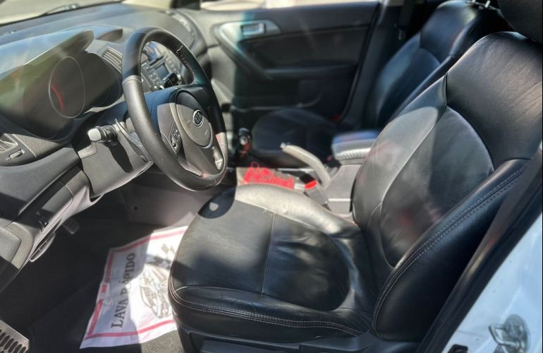 Kia Cerato 1.6 E.221 Sedan 16v - Foto #7