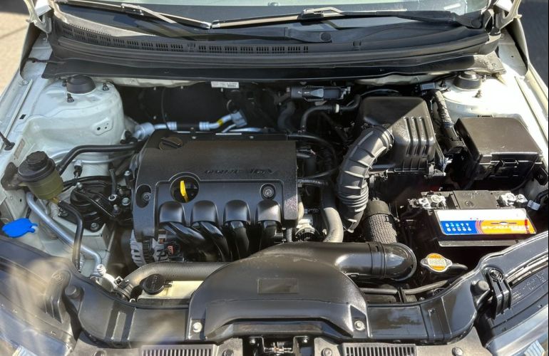 Kia Cerato 1.6 E.221 Sedan 16v - Foto #9
