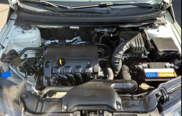 Kia Cerato 1.6 E.221 Sedan 16v - Foto #9