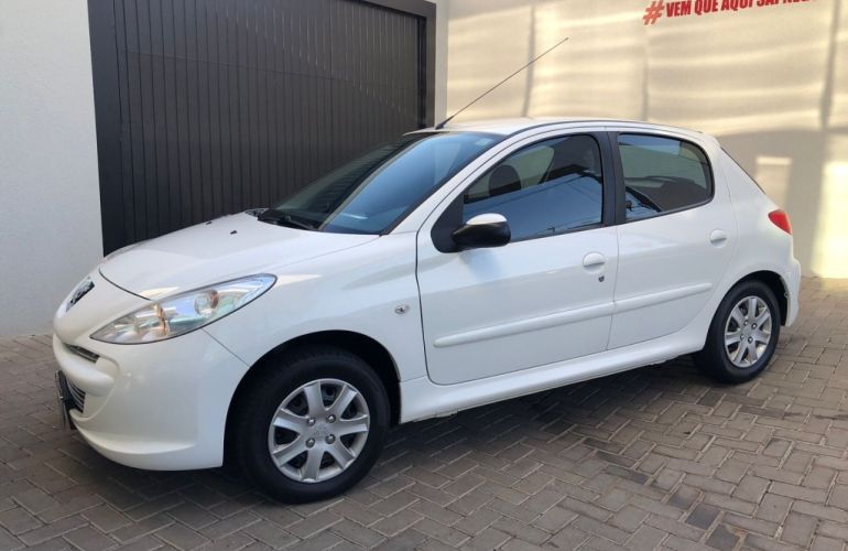 Peugeot 207 Hatch XR 1.4 8V (flex) 4p - Foto #4