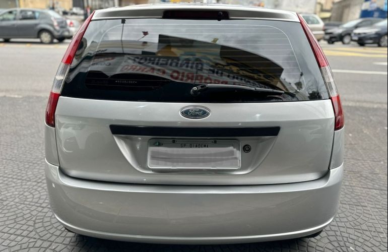Ford Fiesta 1.0 MPi 8v - Foto #4