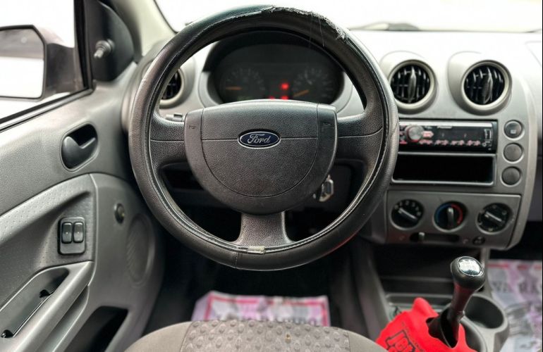 Ford Fiesta 1.0 MPi 8v - Foto #5