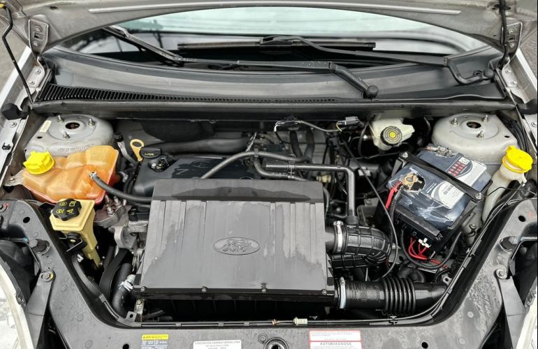 Ford Fiesta 1.0 MPi 8v - Foto #9