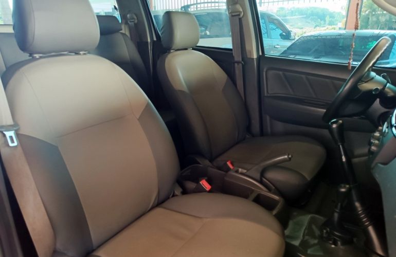 Toyota Hilux 3.0 TDI 4x4 CD STD - Foto #9
