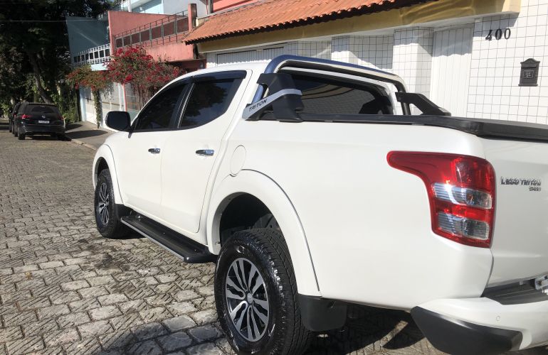 Mitsubishi L200 Triton Sport 2.4 DID-H HPE Top 4WD (Aut) - Foto #5