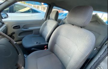 Renault Clio 1.0 16V (flex) 2p - Foto #6
