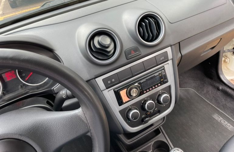 Volkswagen Gol 1.0 8V Série 25 anos (Flex) 4p - Foto #6