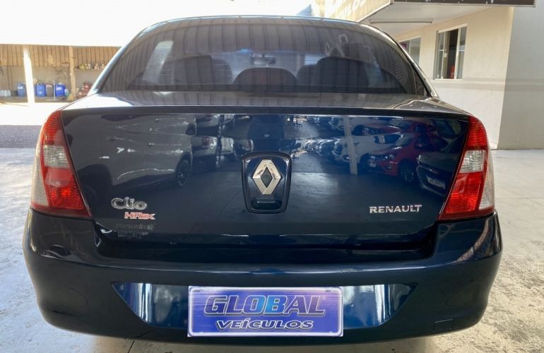 Renault Clio Sedan Privilége 1.6 16V - Foto #4