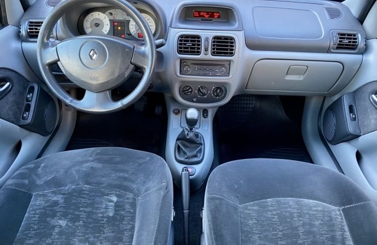 Renault Clio Sedan Privilége 1.6 16V - Foto #8