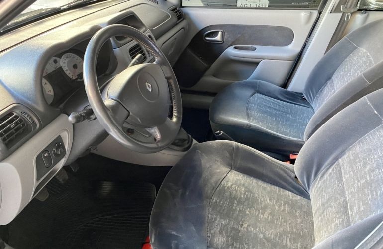 Renault Clio Sedan Privilége 1.6 16V - Foto #9