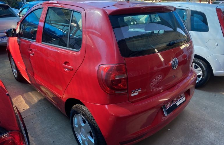 Volkswagen Fox 1.0 8V (Flex) 4p - Foto #4
