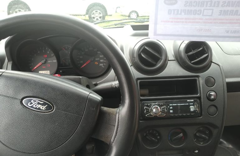 Ford Fiesta Hatch 1.0 (Flex) - Foto #5