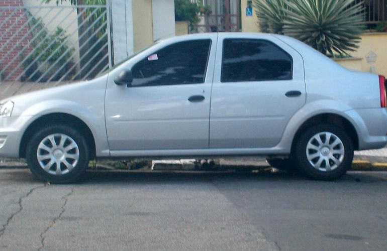 Renault Logan Authentique 1.0 16V (flex) - Foto #4
