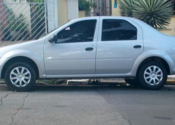 Renault Logan Authentique 1.0 16V (flex) - Foto #4