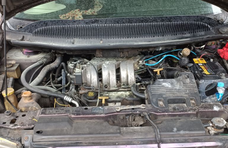 Chrysler Caravan LE 4x2 3.3 V6 12V - Foto #2