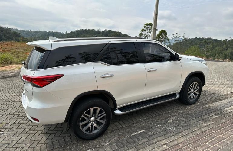 Toyota SW4 2.8 TDI SRX 5L 4x4 (Aut) - Foto #3