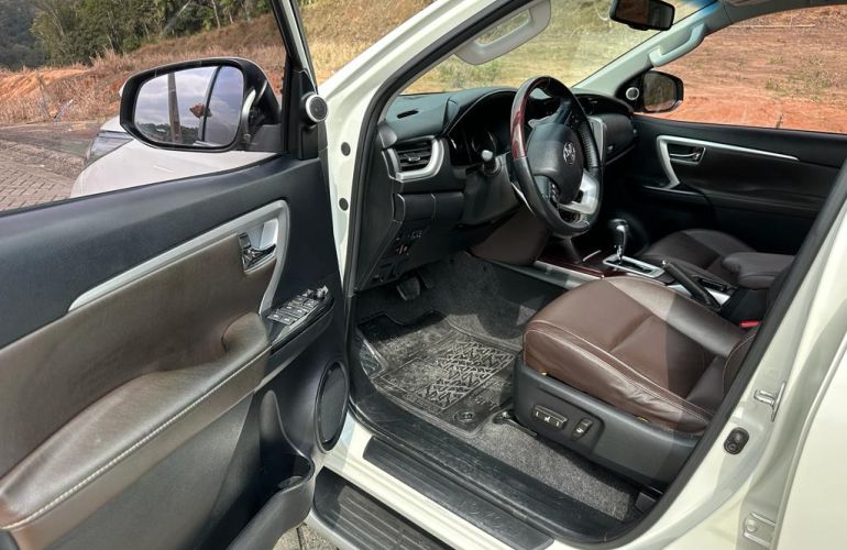 Toyota SW4 2.8 TDI SRX 5L 4x4 (Aut) - Foto #10