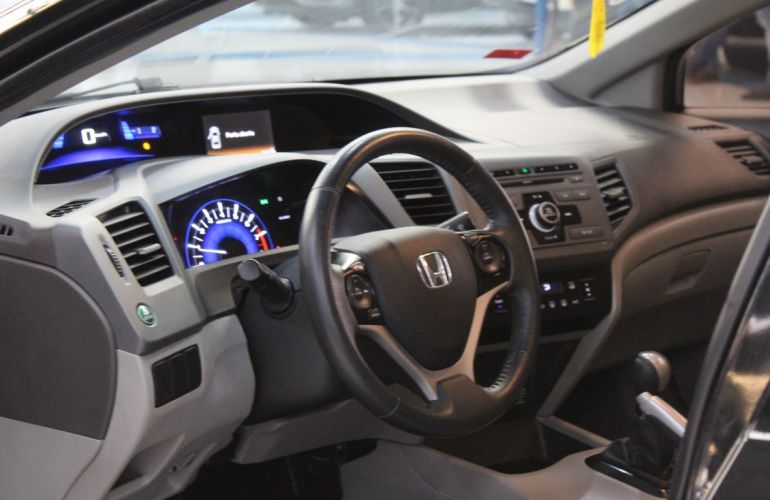 Honda Civic 1.8 LXS 16v - Foto #4