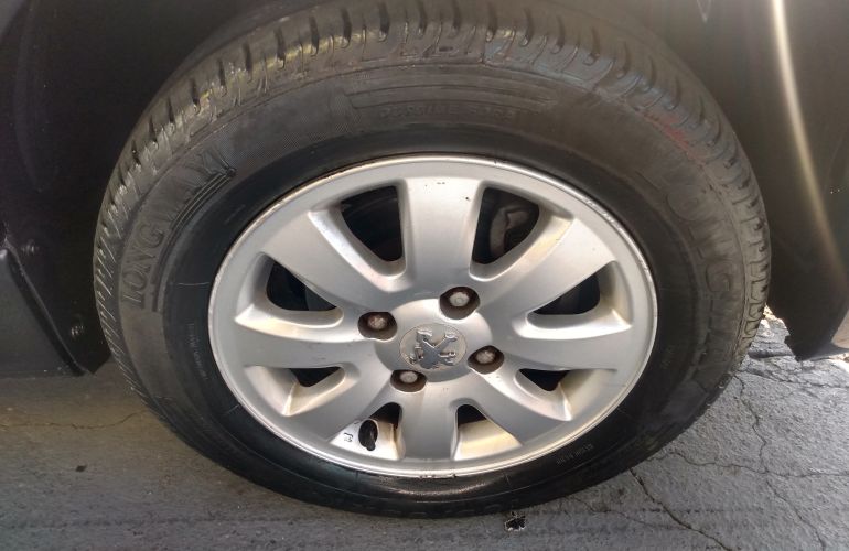Peugeot 207 Hatch XR S 1.4 8V (flex) - Foto #9