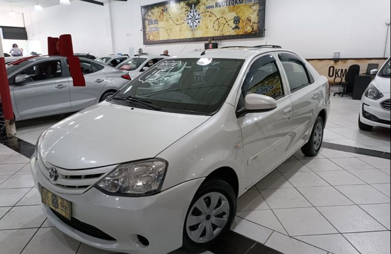 Toyota Etios 1.5 X Sedan 16v - Foto #3