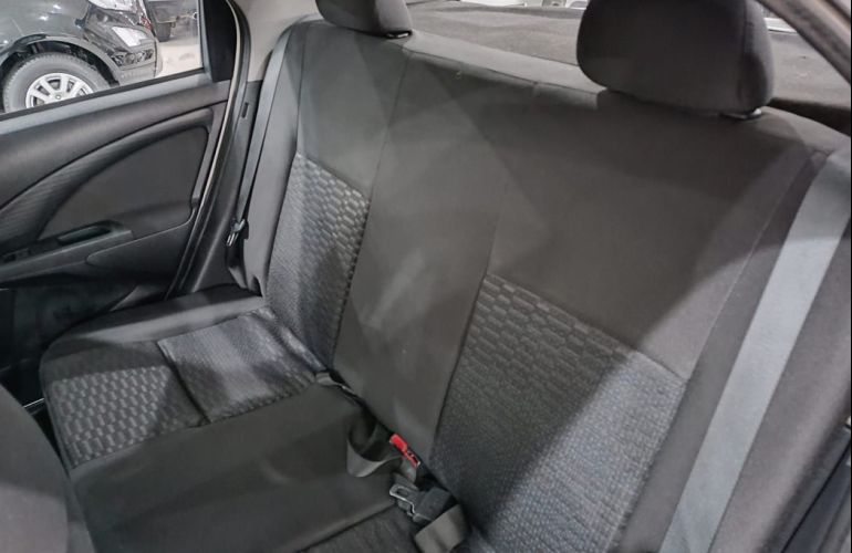 Toyota Etios 1.5 X Sedan 16v - Foto #4