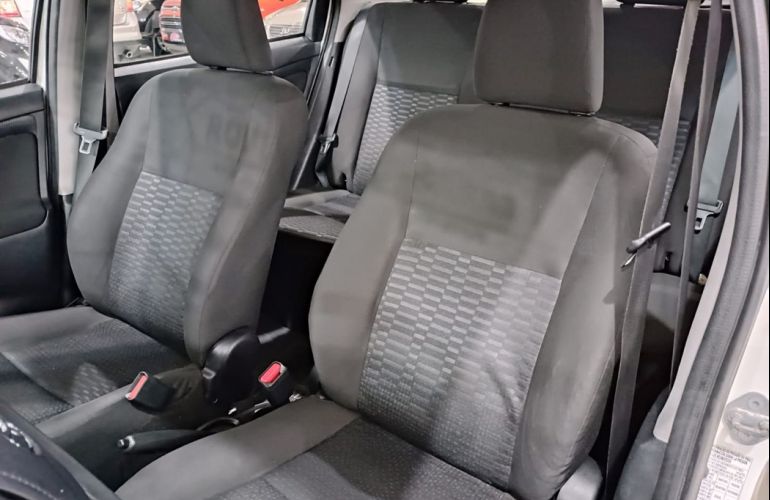 Toyota Etios 1.5 X Sedan 16v - Foto #5