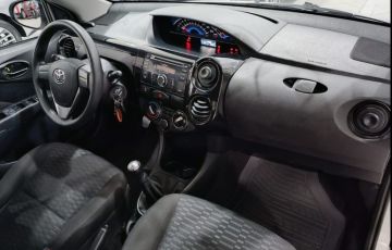 Toyota Etios 1.5 X Sedan 16v - Foto #8
