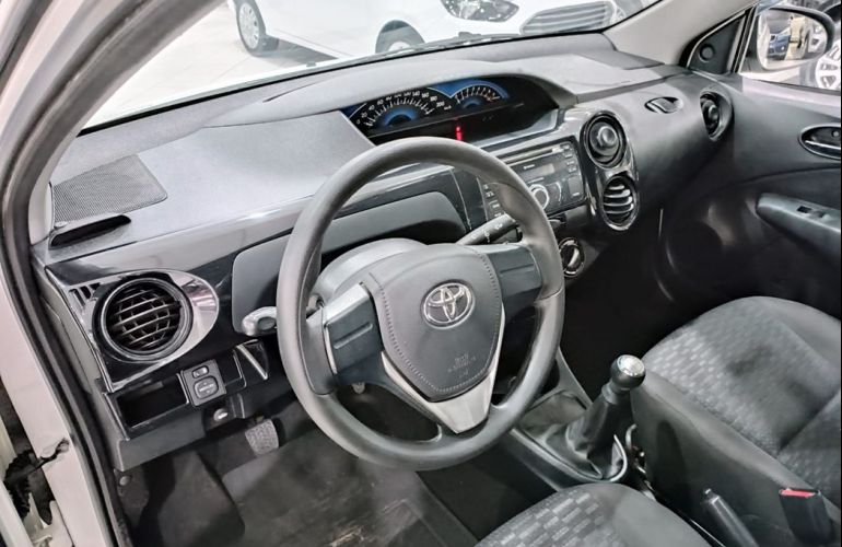 Toyota Etios 1.5 X Sedan 16v - Foto #10
