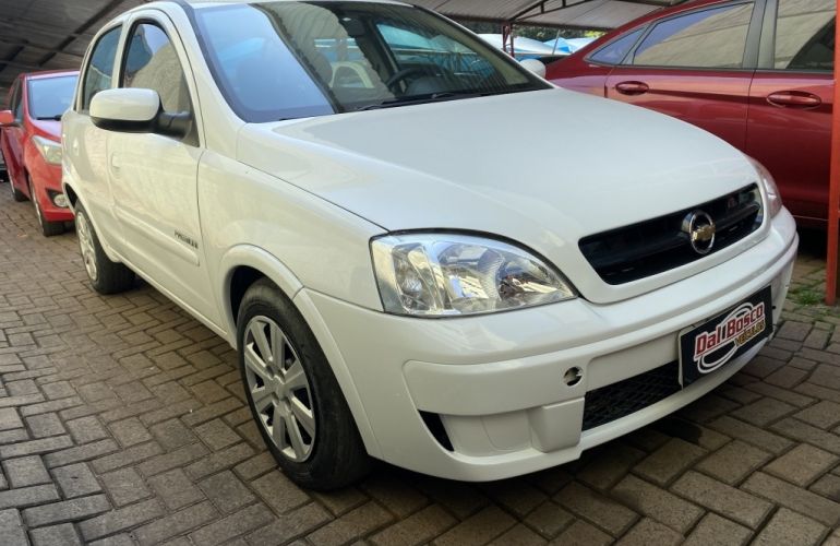 Chevrolet Corsa Sedan 2009, uma boa opção para famílias! Confiável