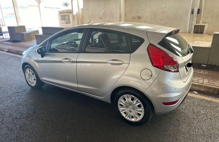 Ford New Fiesta 1.6 SE - Foto #4