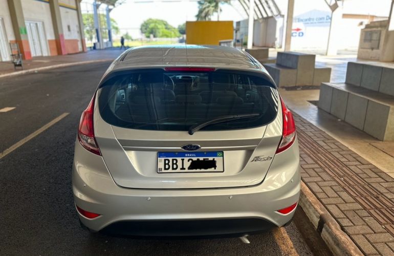 Ford New Fiesta 1.6 SE - Foto #6
