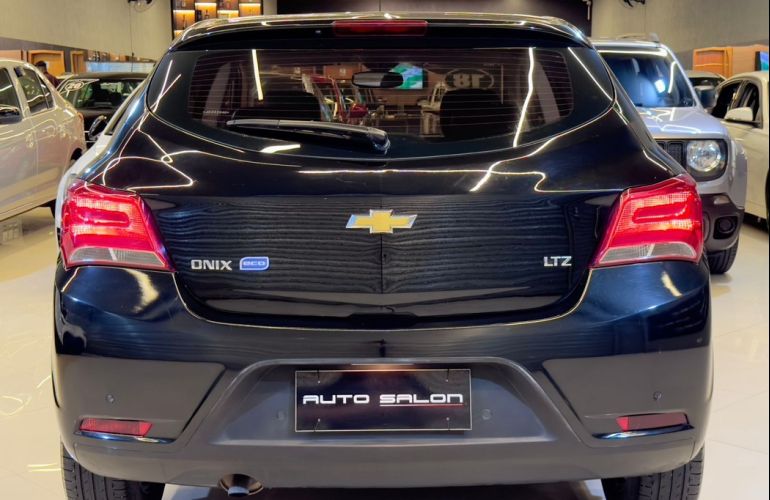 Chevrolet Onix 1.4 MPFi LTZ 8v - Foto #5