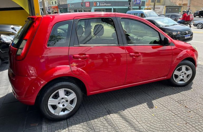 Ford Fiesta 1.0 Rocam Hatch 8v - Foto #4