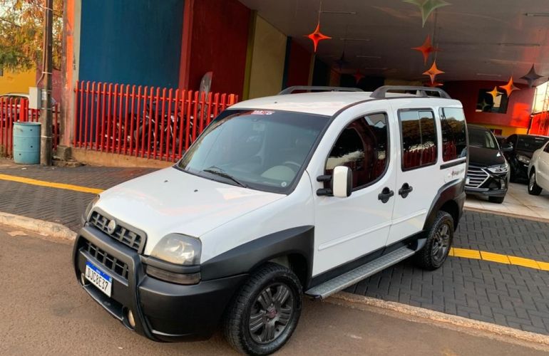 Fiat Doblò Adventure 1.8 8V - Foto #2